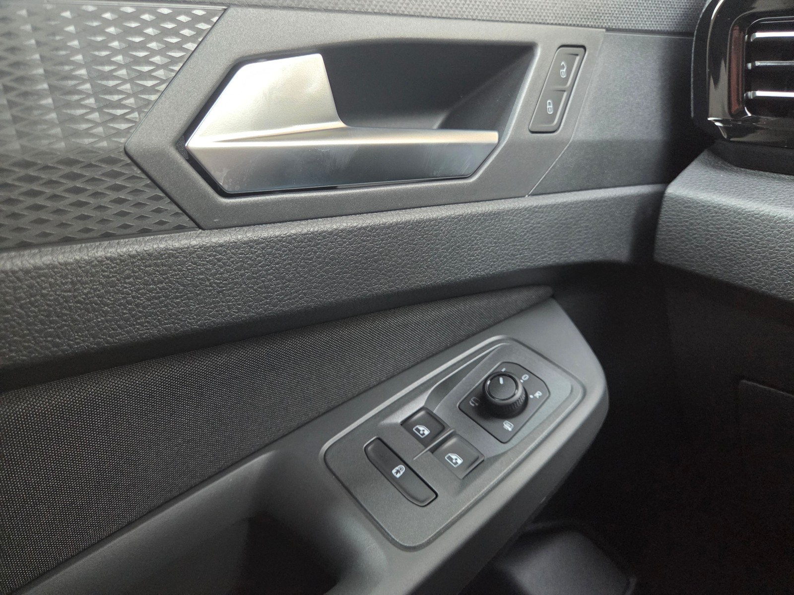 VW - Caddy 2,0 TDI Dark Label Maxi LED Navi AHK_6