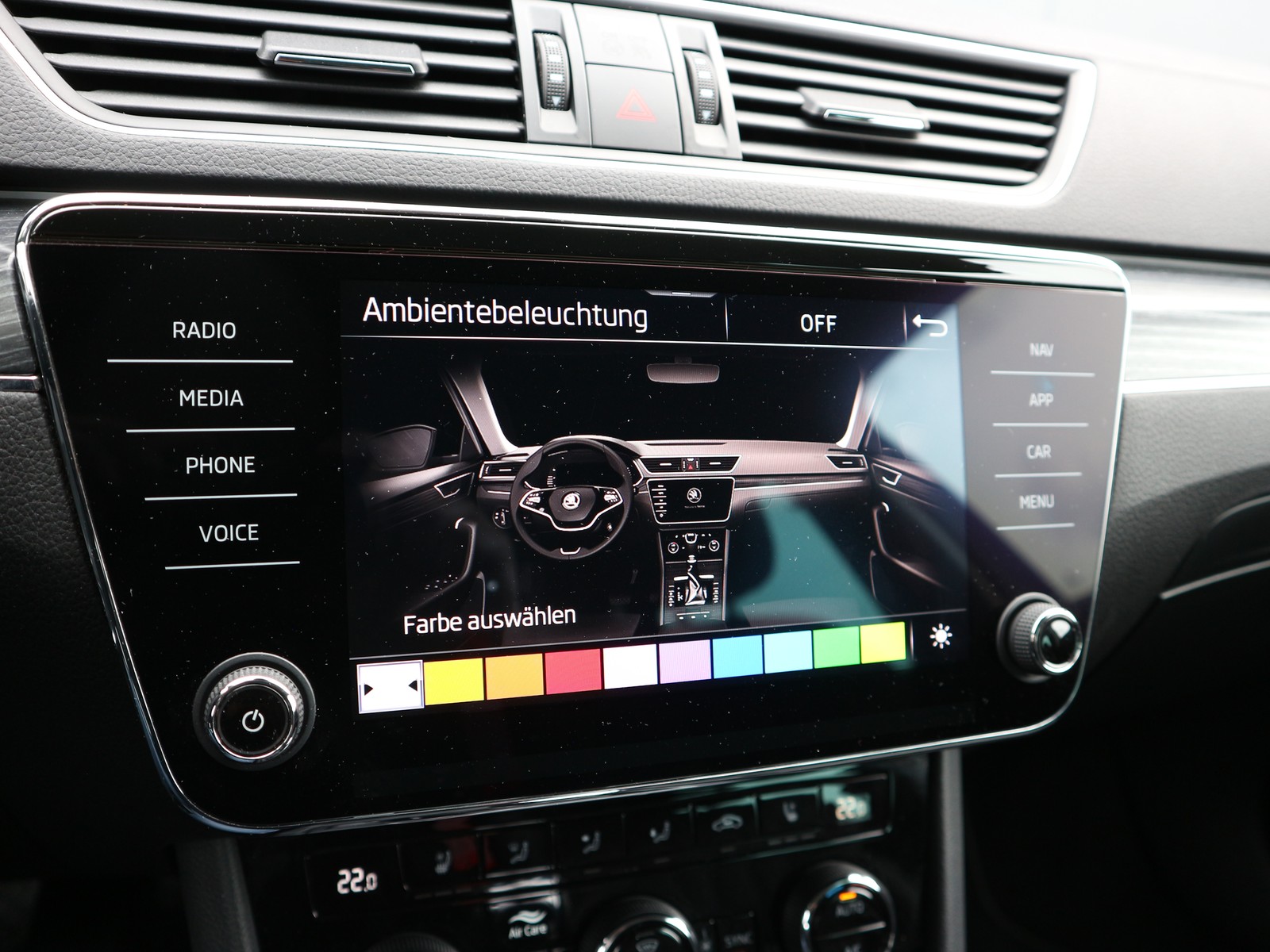 Skoda - Superb Combi 2.0 TDI DSG Premium Edition /AHK/LEDER/MASSAGE_8