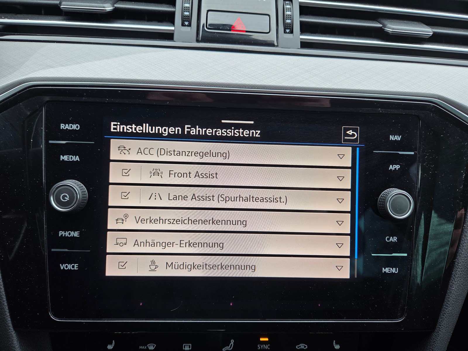 VW - Passat Variant 2.0TDI DSG /MATRIX/AHK/IQDRIVE/AMBIENTE_7