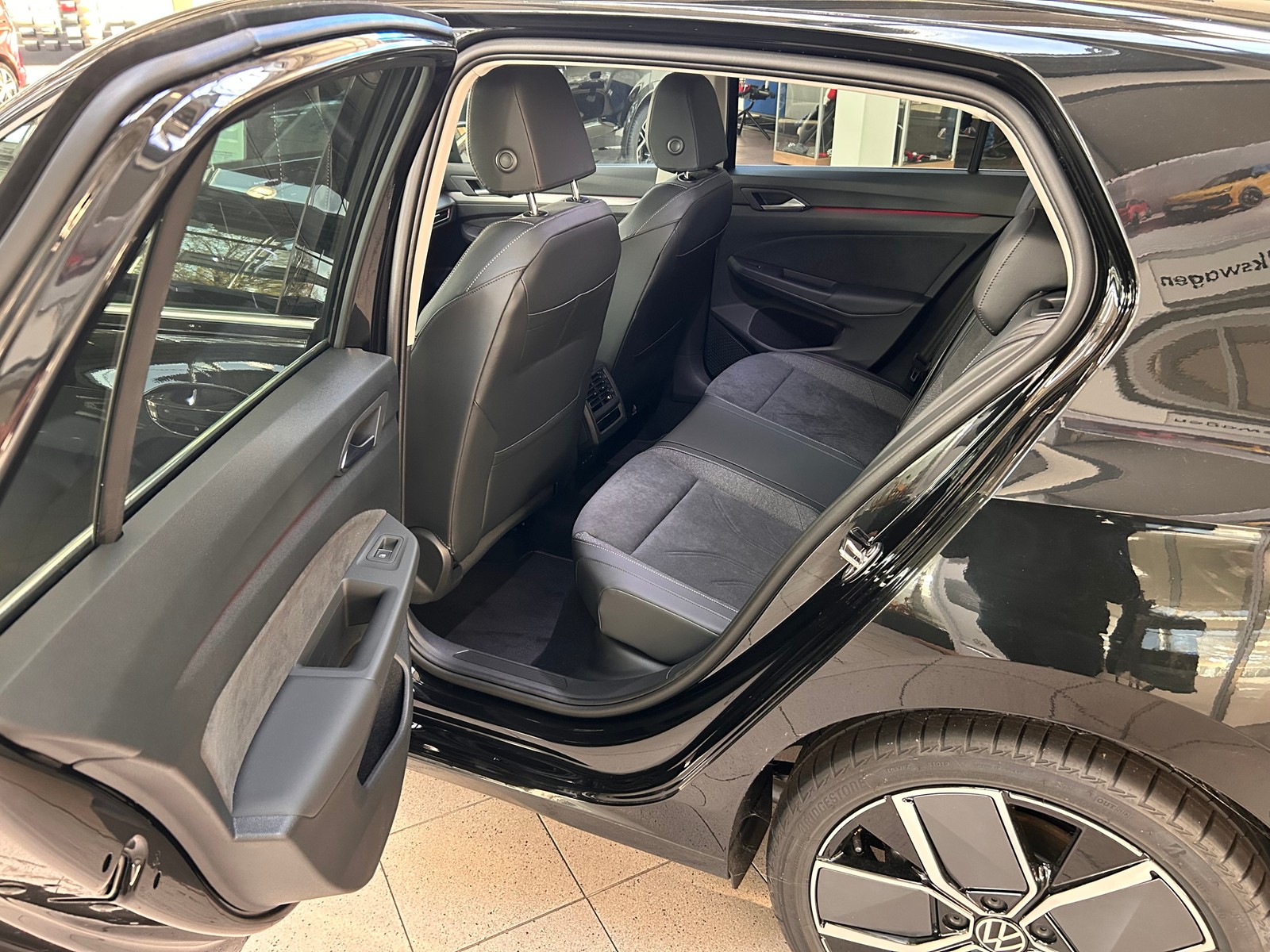 VW - Golf VIII 1,5 TSI Style LED Navi AHK Pano_14