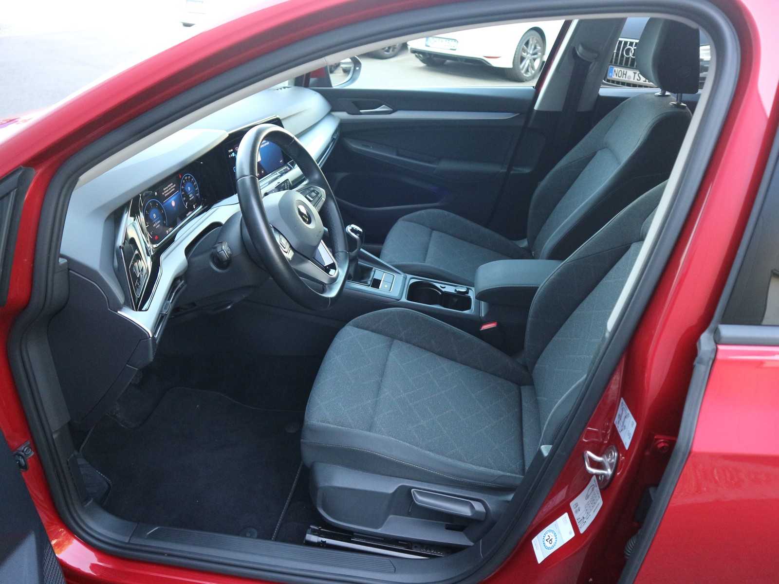 VW - Golf VIII Variant Life LED Navi AHK_21