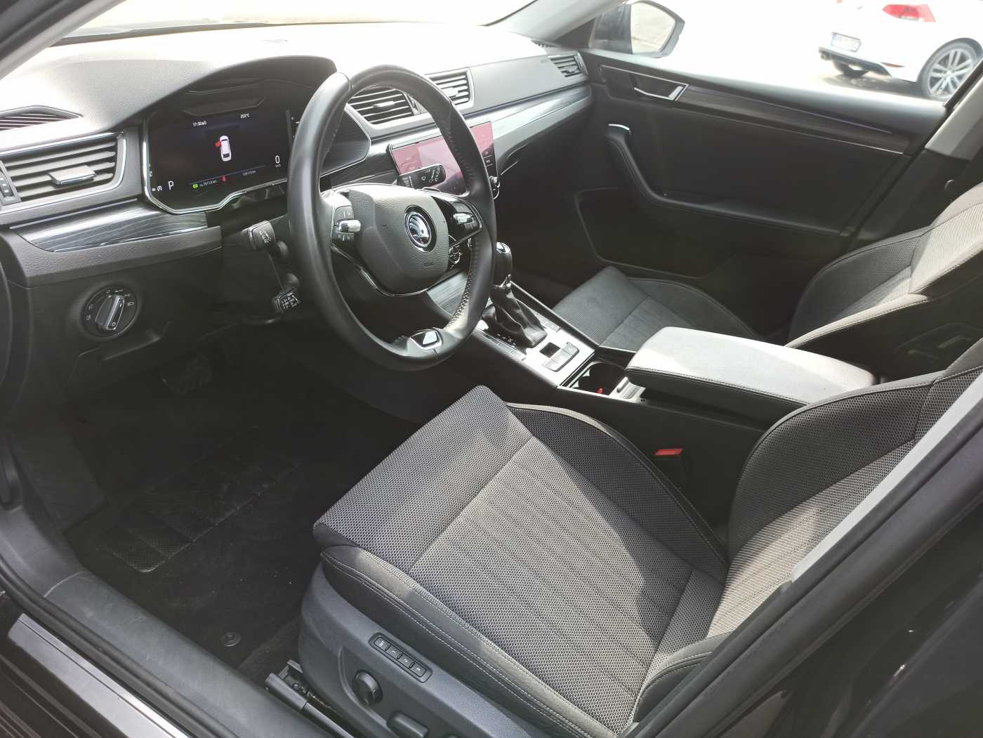 Skoda - Superb Combi 2,0 TDI Style LED Navi VC_16