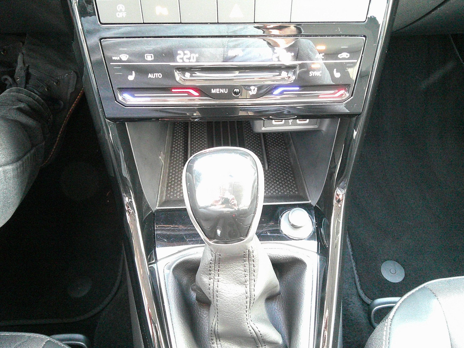 VW - T-Cross 1.0 TSI Goal Navi+Si.-Hzg.+PDC+ACC+LED_5