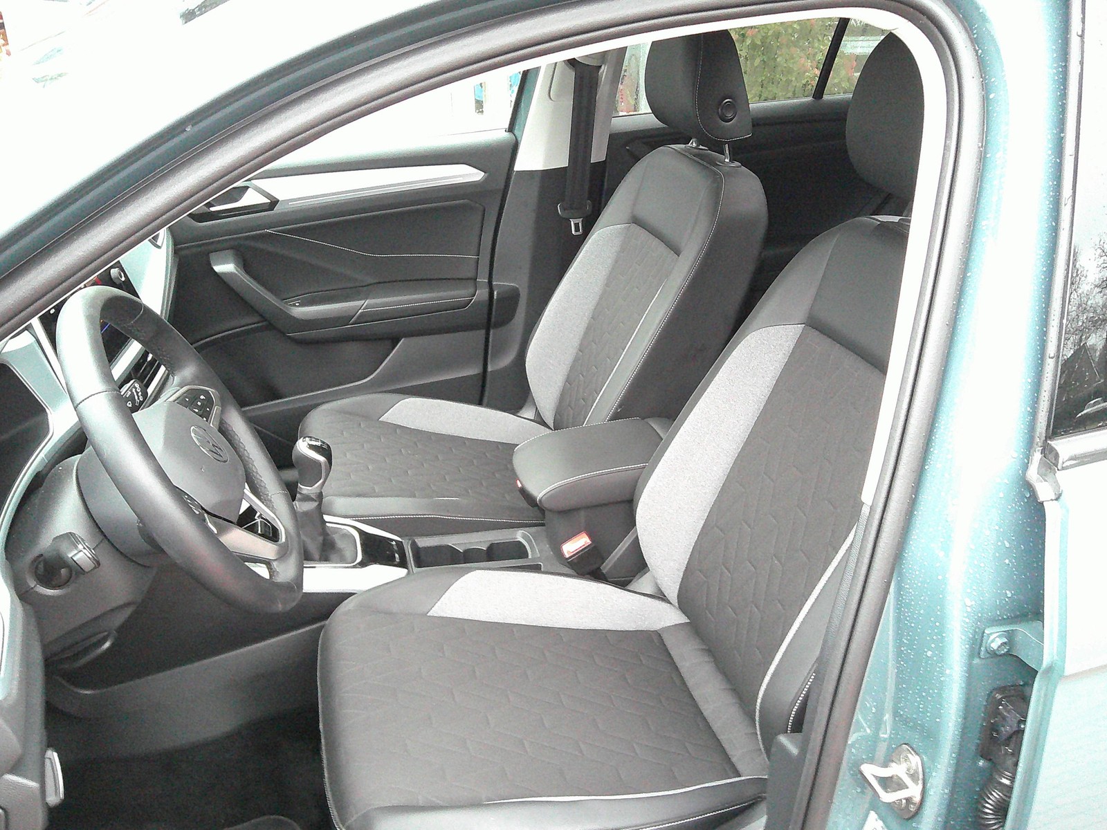 VW - T-Roc 1.0 l TSI  Goal NAVI+ACC+LED+PDC+DAB+SiHz_2