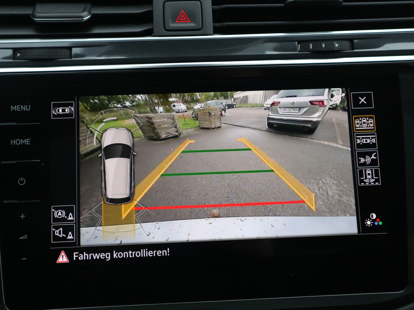 VW - Tiguan Allspace 2,0 TDI R-Line 4Motion Matrix AHK Pano Navi_8 VW - Tiguan Allspace 2,0 TDI R-Line 4Motion Matrix AHK Pano Navi_8