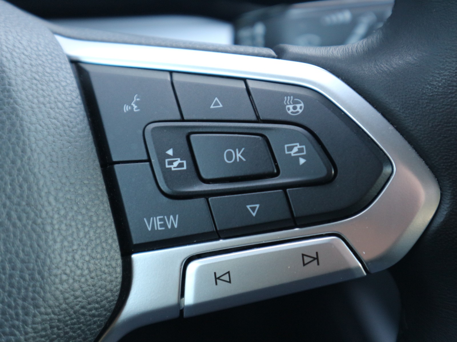 VW - Golf VIII Variant Life LED Navi AHK_5