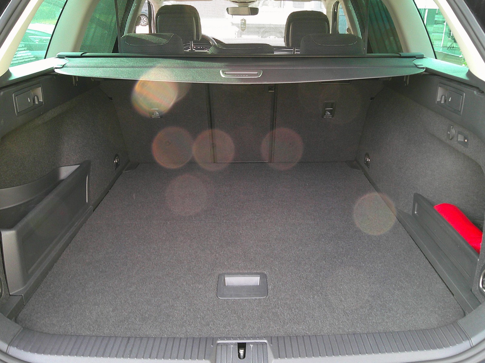 VW - Passat Variant GTE Matrix Navi AHK_8