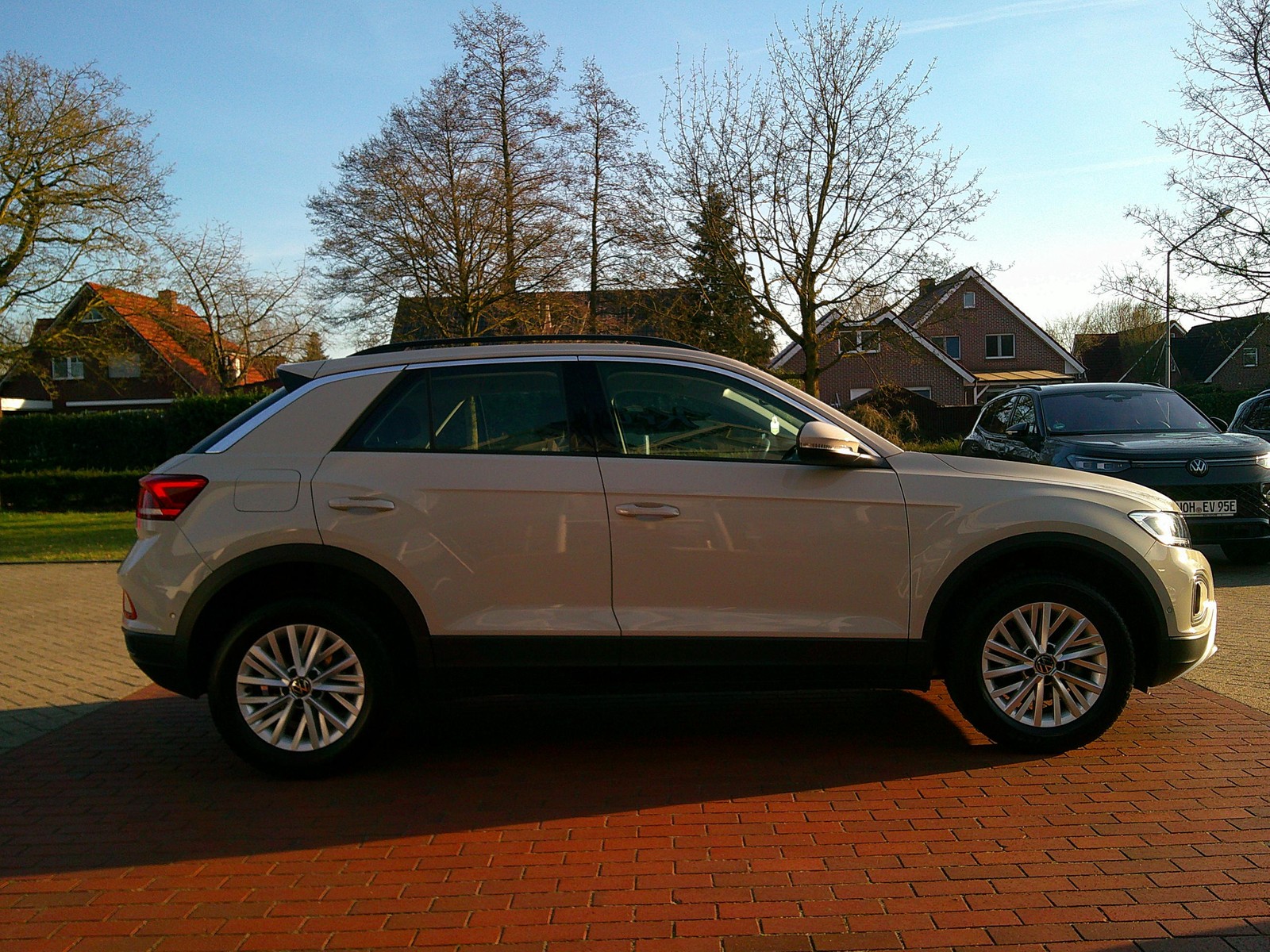 VW - T-Roc 1.5 TSI DSG Life Si.-Hzg.+NAVI+PDC+LED+AHK_16