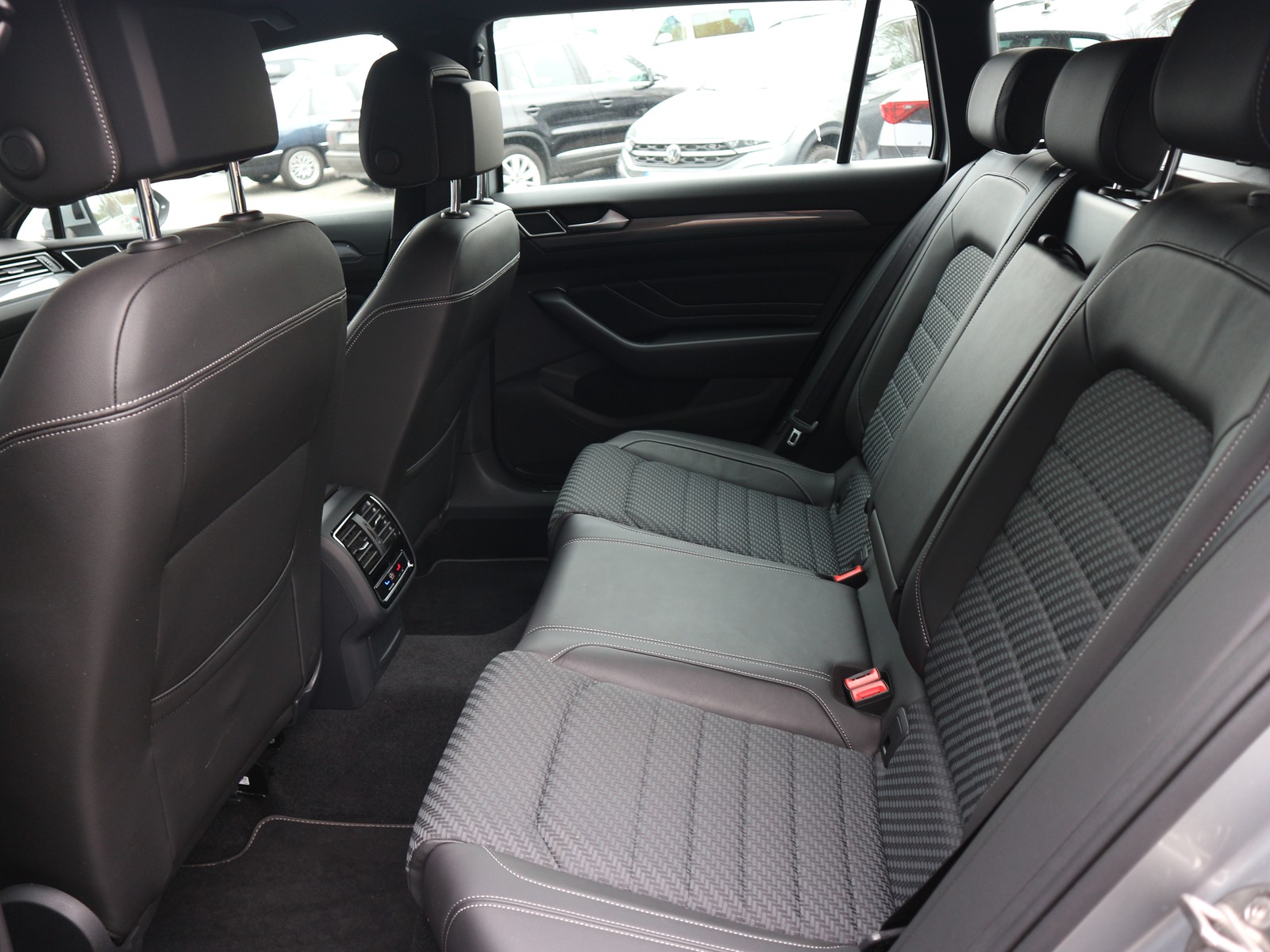 VW - Passat Variant 2.0 TDI DSG R Line /MATRIX/IQDRIVE/MASSAGE_26