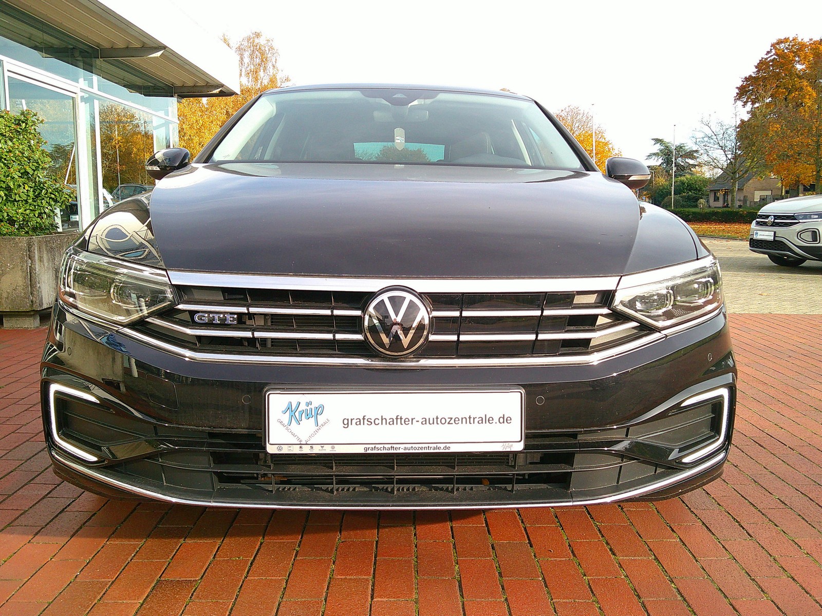 VW - Passat Variant GTE Matrix Navi AHK_18