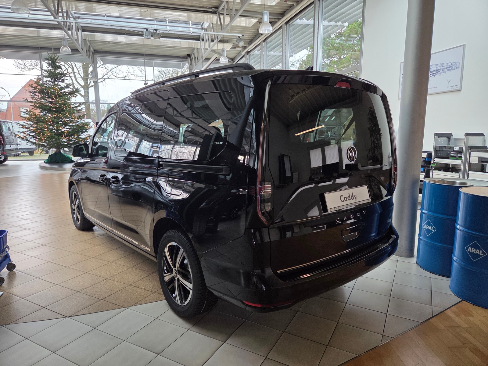 VW - Caddy 2,0 TDI Dark Label Maxi LED Navi AHK_15