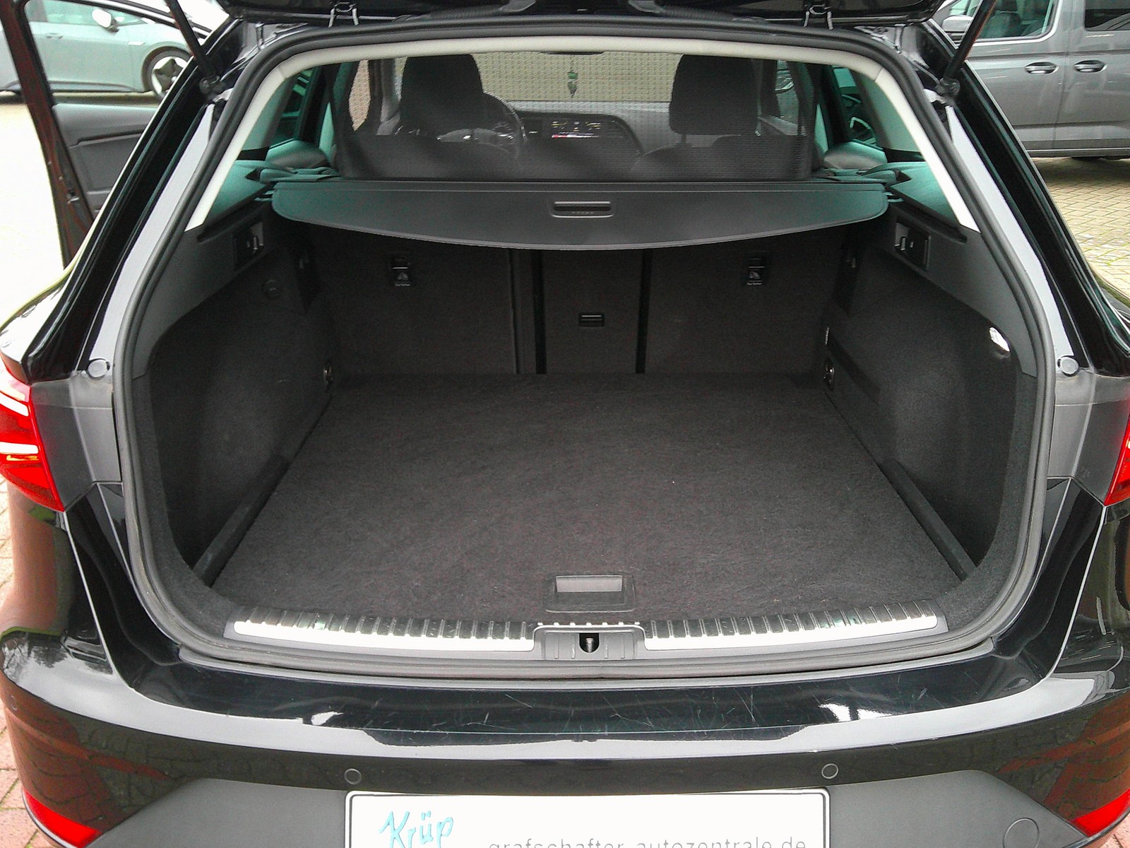 Seat - Leon ST 2.0 TDI DSG FR Tempomat+Klimaauto+Si-Hzg_8