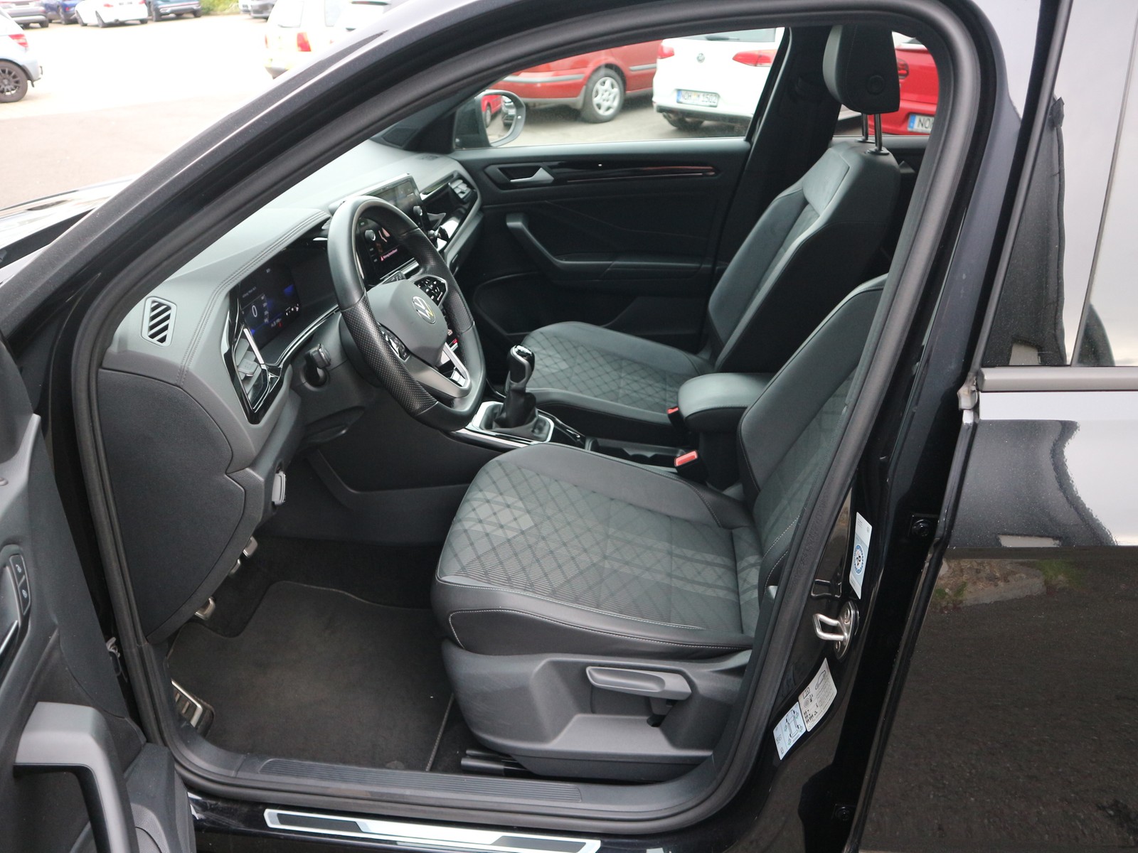 VW - T-Roc 2,0 TDI R-Line +Pano+AHK+DrivingSchool+_2