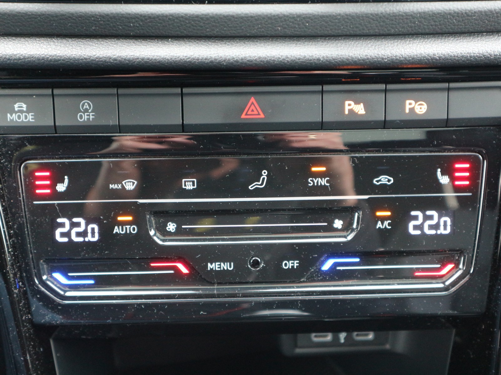 VW - T-Roc 2,0 TDI R-Line +Pano+AHK+DrivingSchool+_11