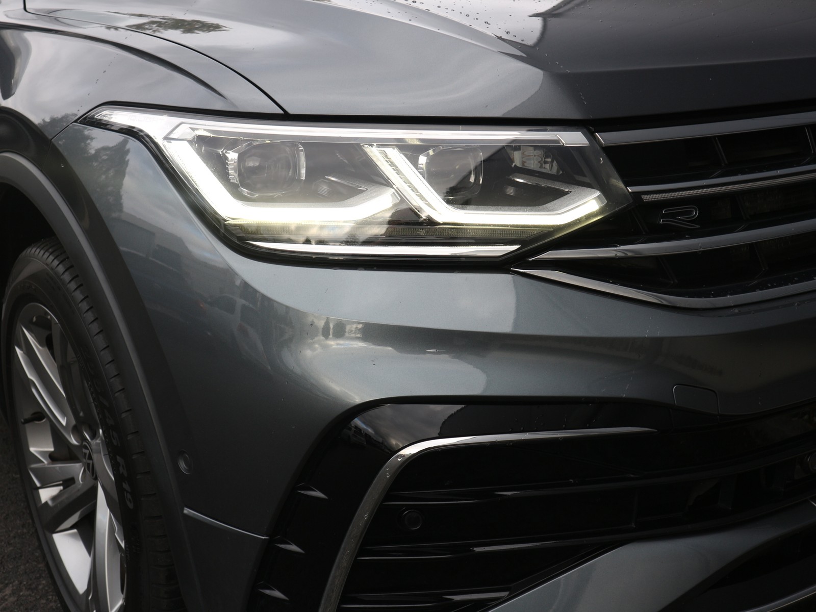 VW - Tiguan Allspace 2,0 TDI R-Line 4Motion Matrix AHK Pano Navi_21 VW - Tiguan Allspace 2,0 TDI R-Line 4Motion Matrix AHK Pano Navi_21