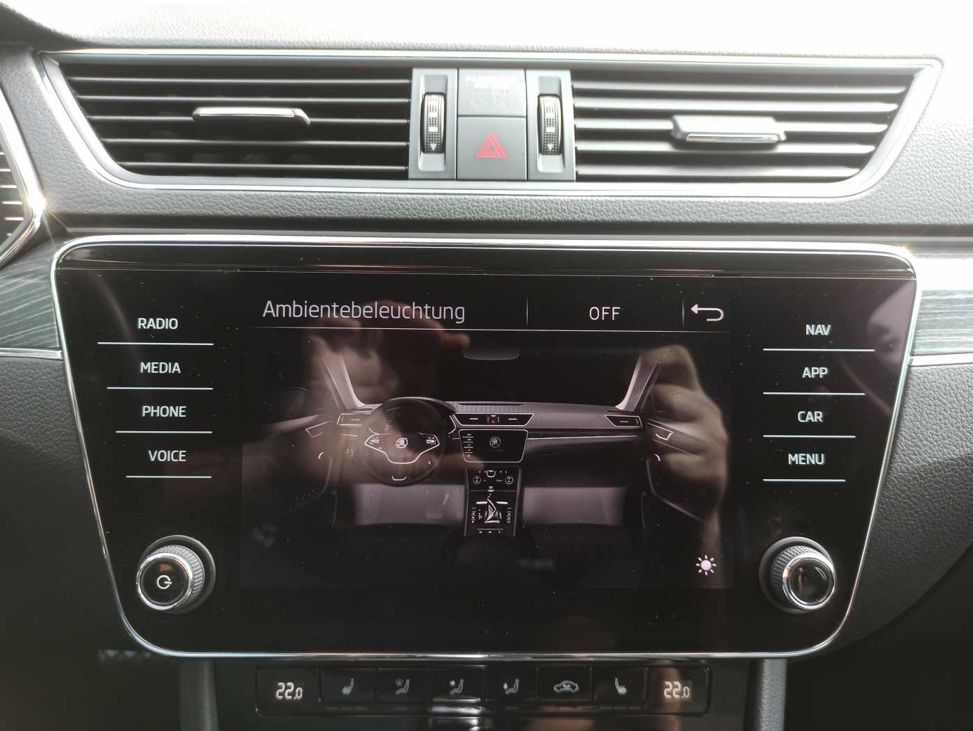 Skoda - Superb Combi 2,0 TDI Style LED Navi VC_8