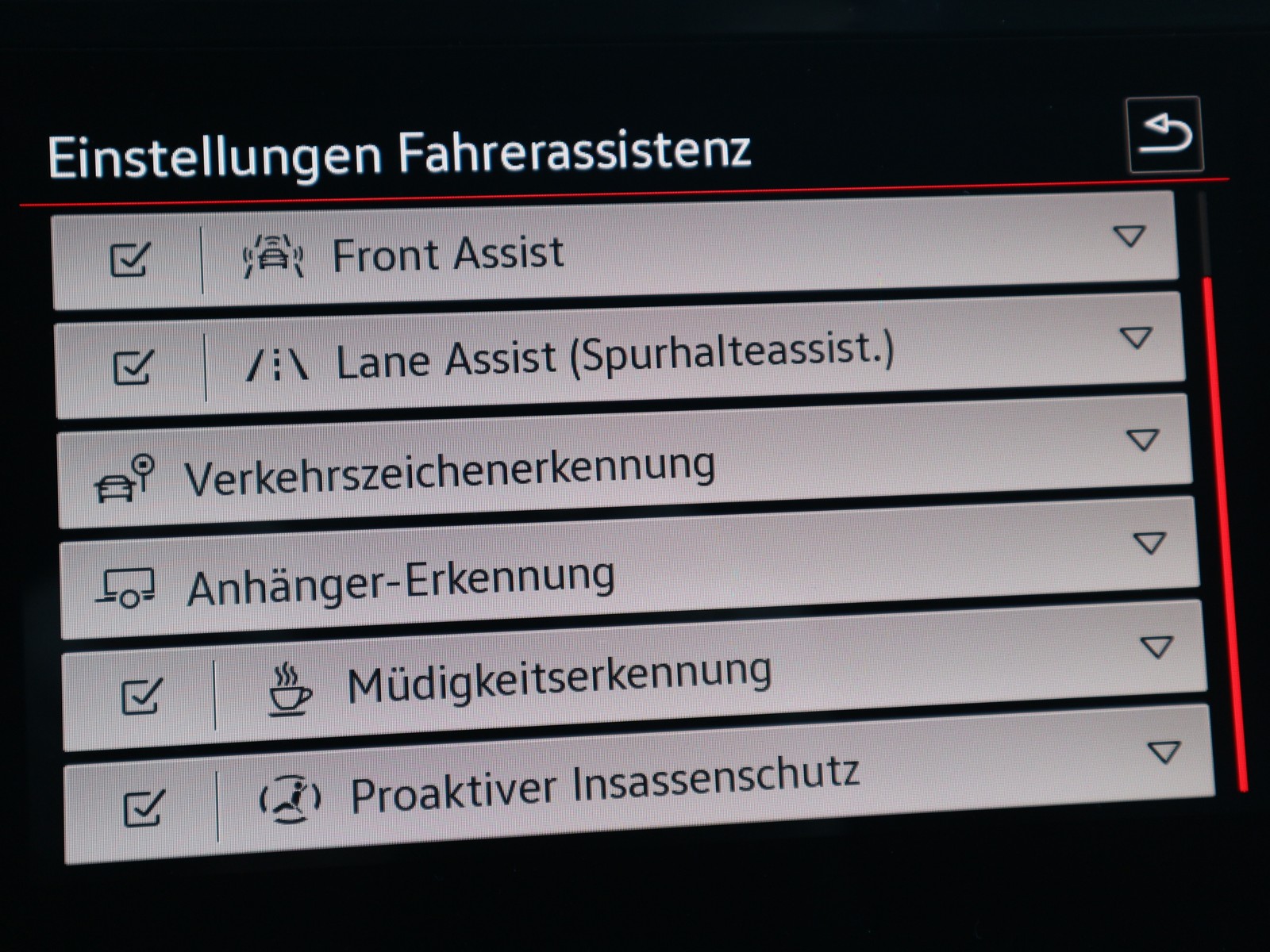 VW - Tiguan 2,0 TDI R-Line Black 4M /Matrix/AHK/KAM_9 VW - Tiguan 2,0 TDI R-Line Black 4M /Matrix/AHK/KAM_9