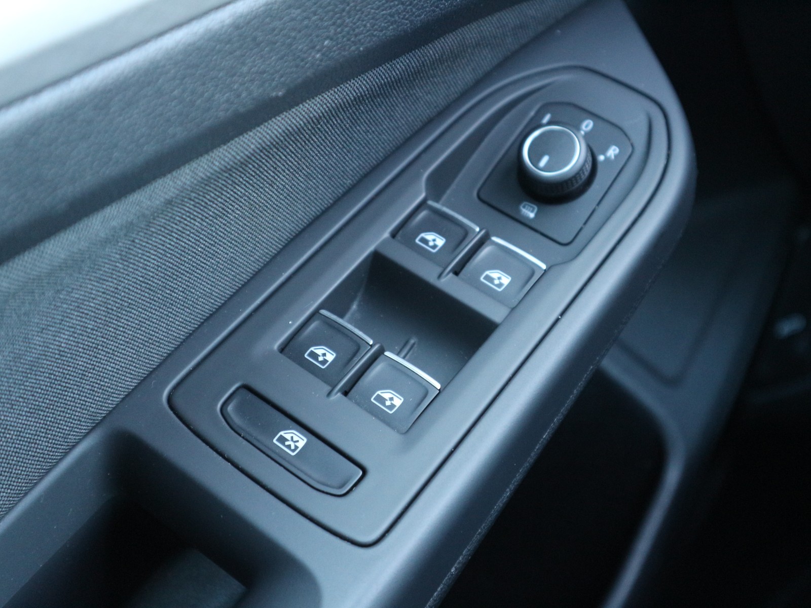 VW - Golf VIII Variant Life LED Navi AHK_14