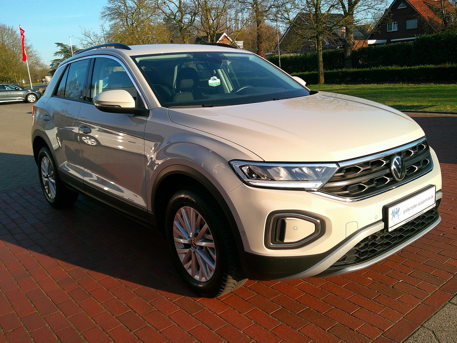 VW - T-Roc 1.5 TSI DSG Life Si.-Hzg.+NAVI+PDC+LED+AHK_17