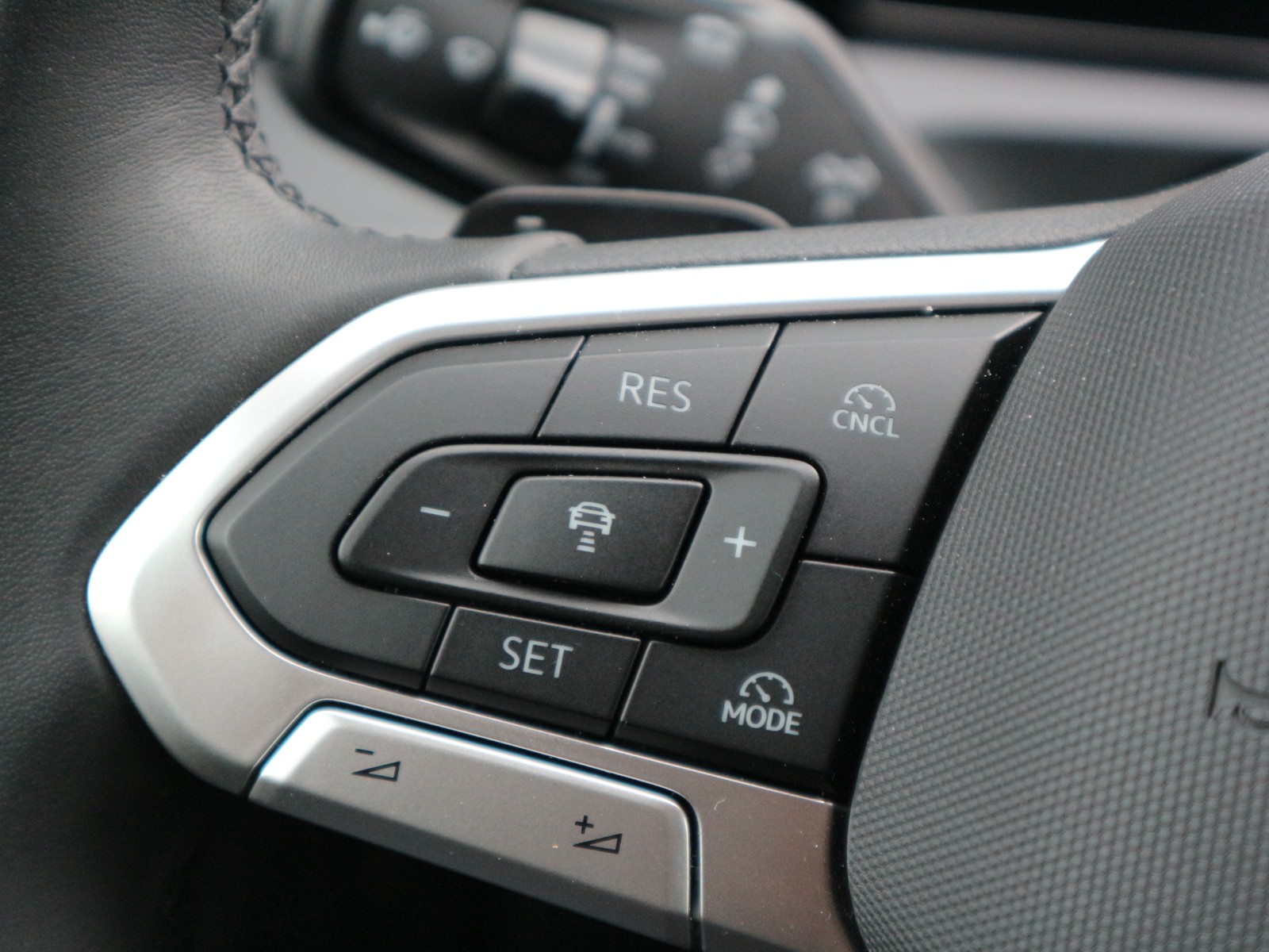 VW - Tiguan 2,0 TDI Elegance +LED+Navi+AHK+Kamera_5