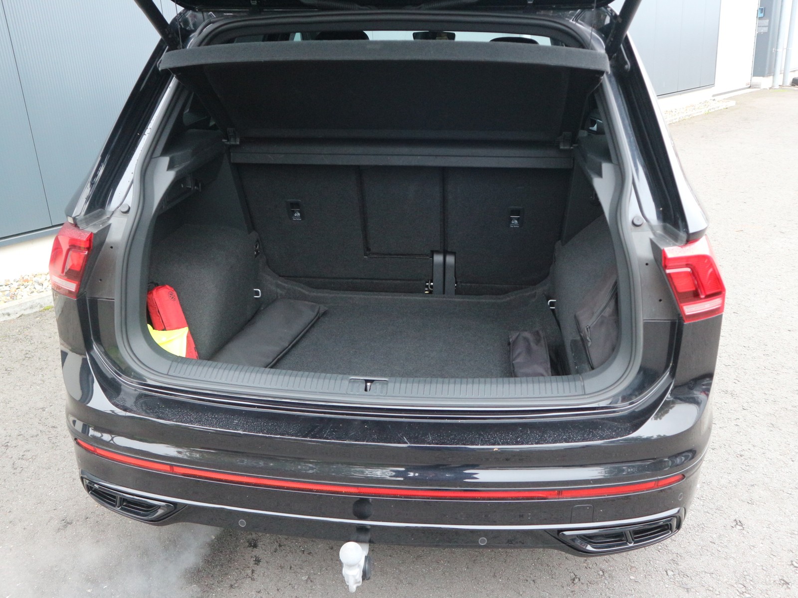 VW - Tiguan 2,0 TDI R-Line Matrix Navi AHK_19 VW - Tiguan 2,0 TDI R-Line Matrix Navi AHK_19