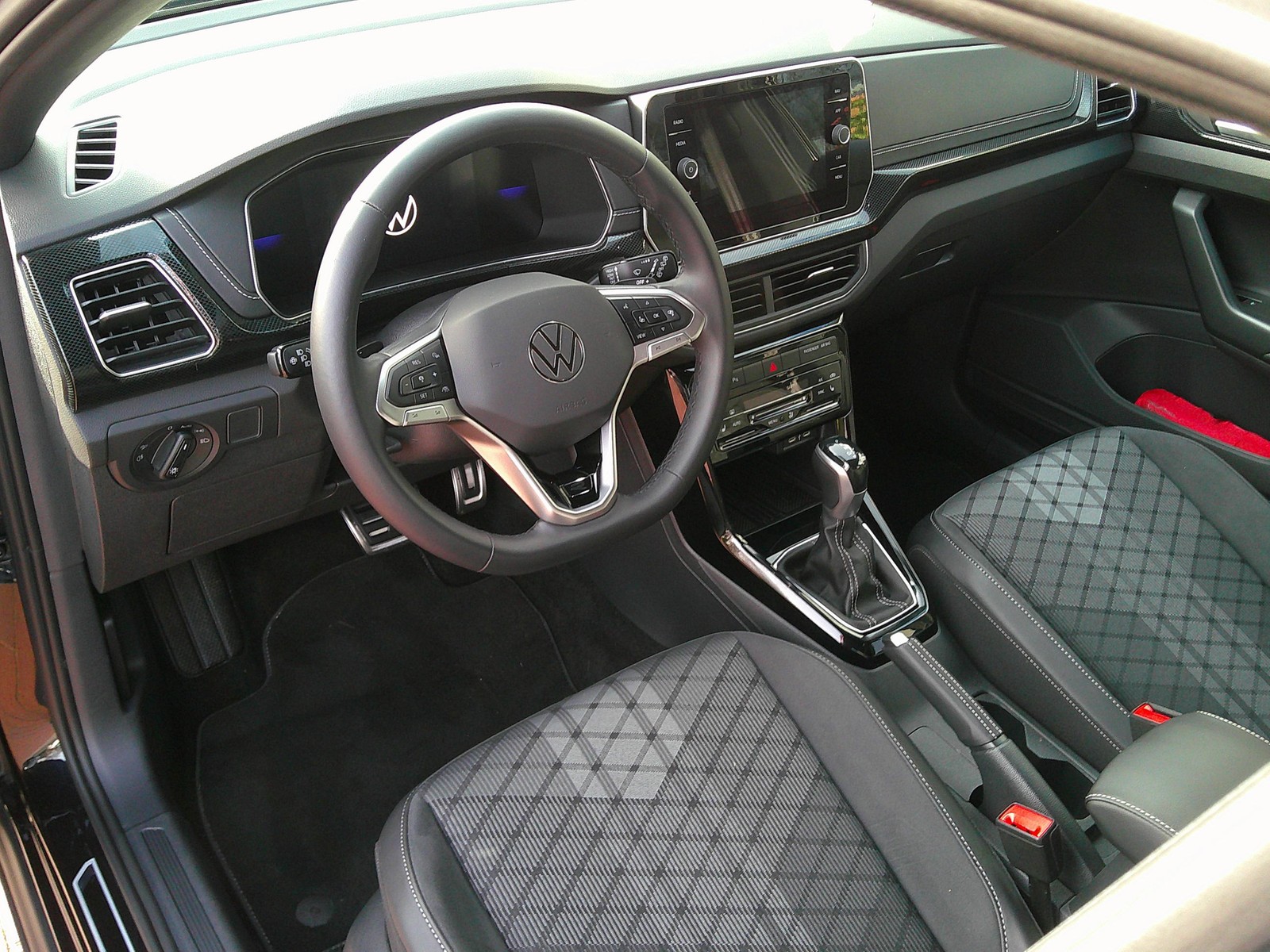VW - T-Cross 1.5 TSI DSG R-Line KAMERA+ACC+MA-LED+AHK_16