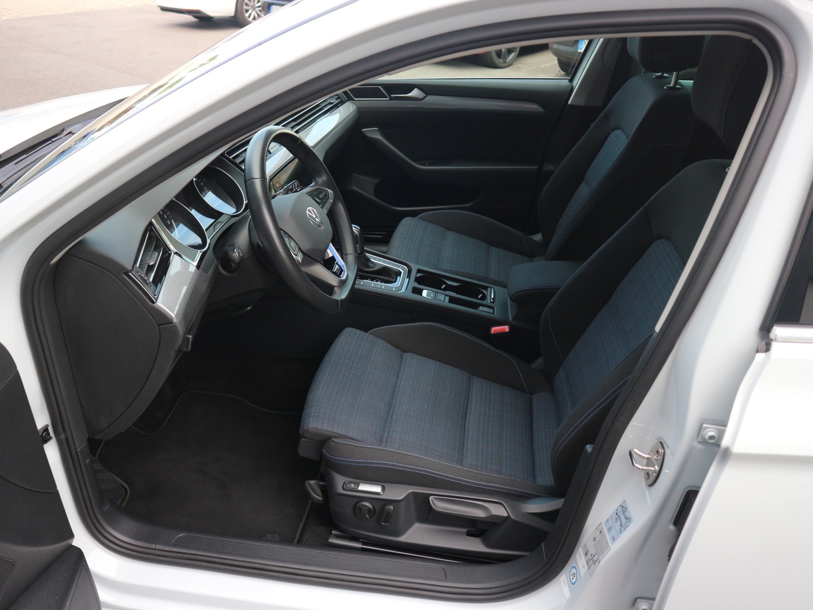 VW - Passat Variant GTE /Matrix/AHK/STDHZ/IQDRIVE_2
