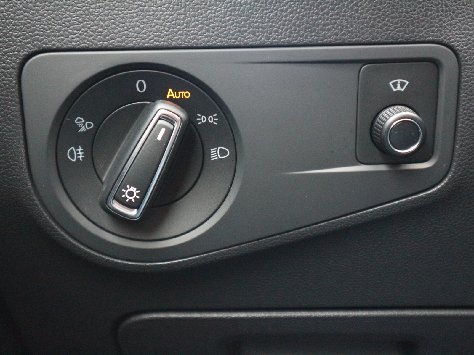 VW - Tiguan Allspace 2,0 TDI R-Line 4Motion Matrix AHK Pano Navi_17 VW - Tiguan Allspace 2,0 TDI R-Line 4Motion Matrix AHK Pano Navi_17