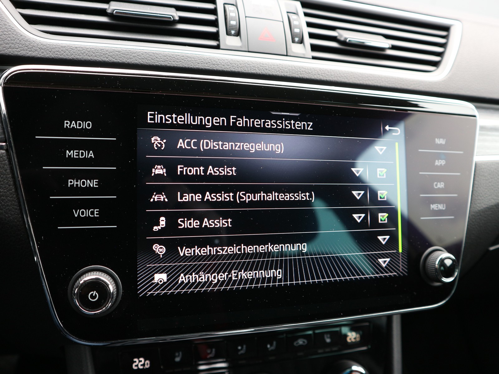 Skoda - Superb Combi 2.0 TDI DSG Premium Edition /AHK/LEDER/MASSAGE_10