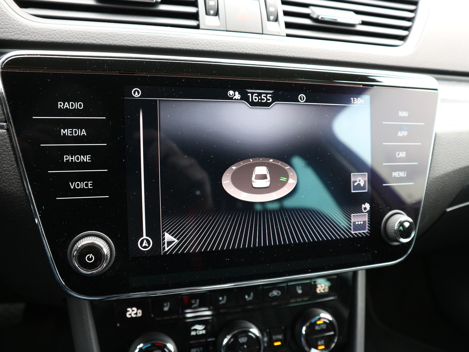 Skoda - Superb Combi 2.0 TDI DSG Premium Edition /AHK/LEDER/MASSAGE_5