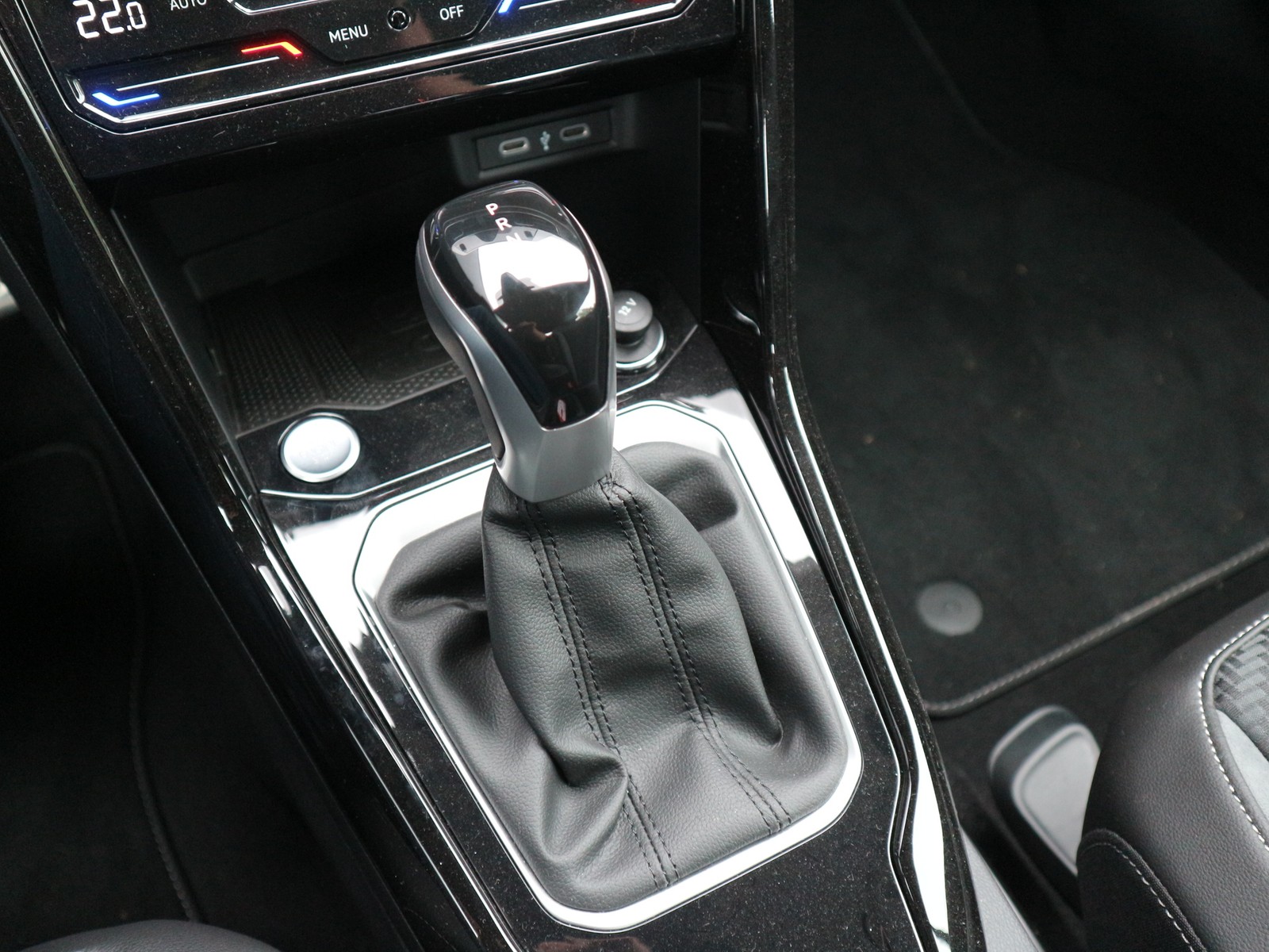 VW - T-Roc Cabrio R-Line +Matrix+Navi+BlackStyle+PaAs_14