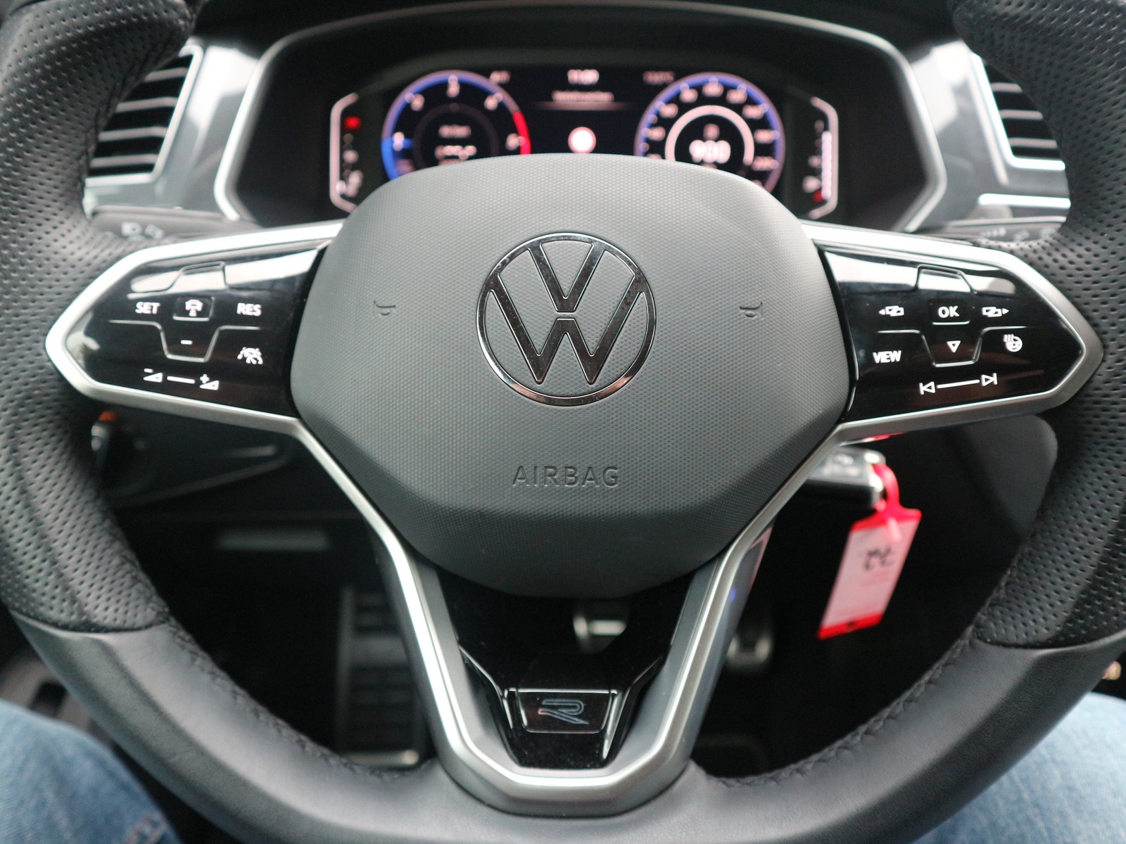 VW - Tiguan 2,0 TDI R-Line Matrix Navi AHK_4 VW - Tiguan 2,0 TDI R-Line Matrix Navi AHK_4