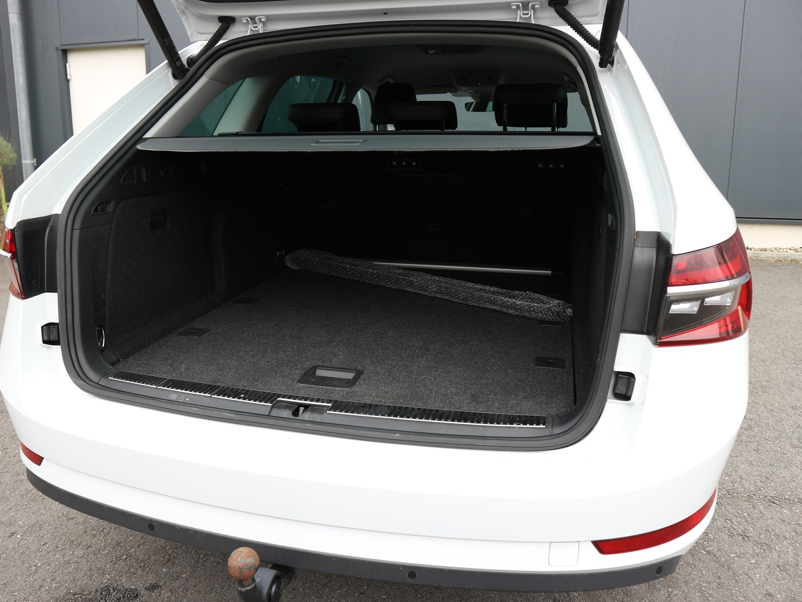 Skoda - Superb Combi 2.0 TDI DSG Premium Edition /AHK/LEDER/MASSAGE_20