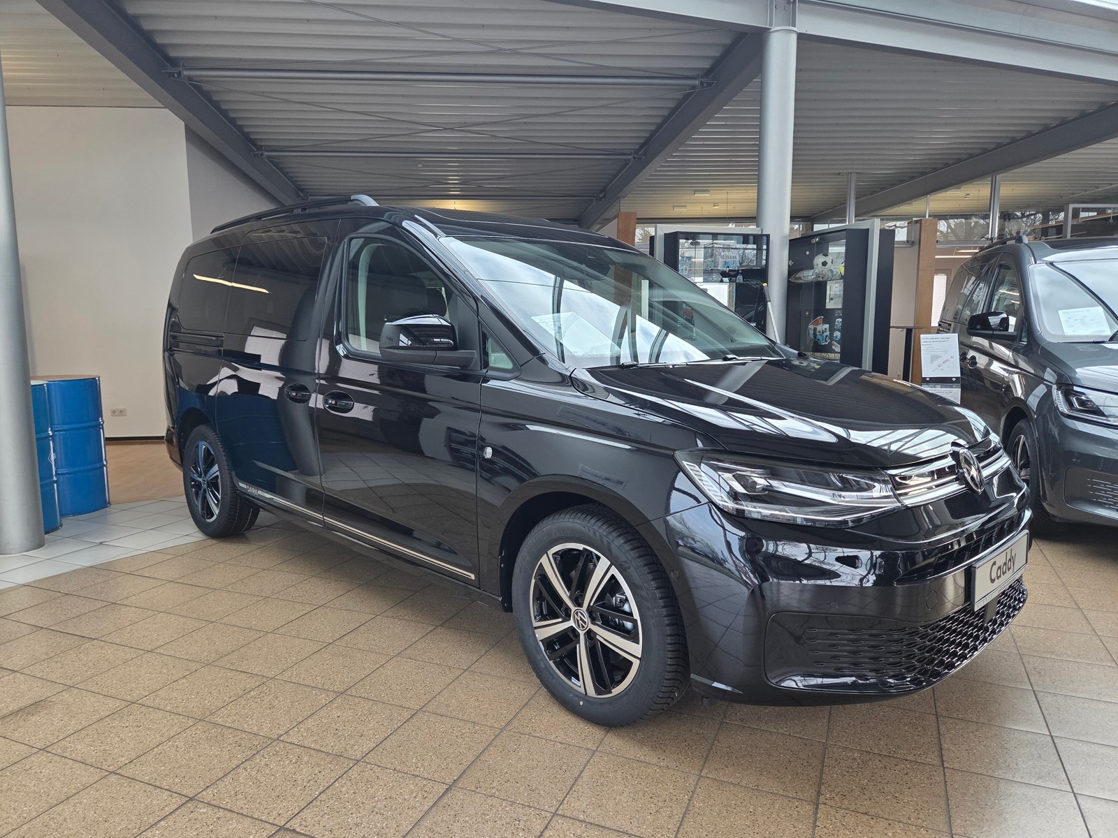 VW - Caddy 2,0 TDI Dark Label Maxi LED Navi AHK_14