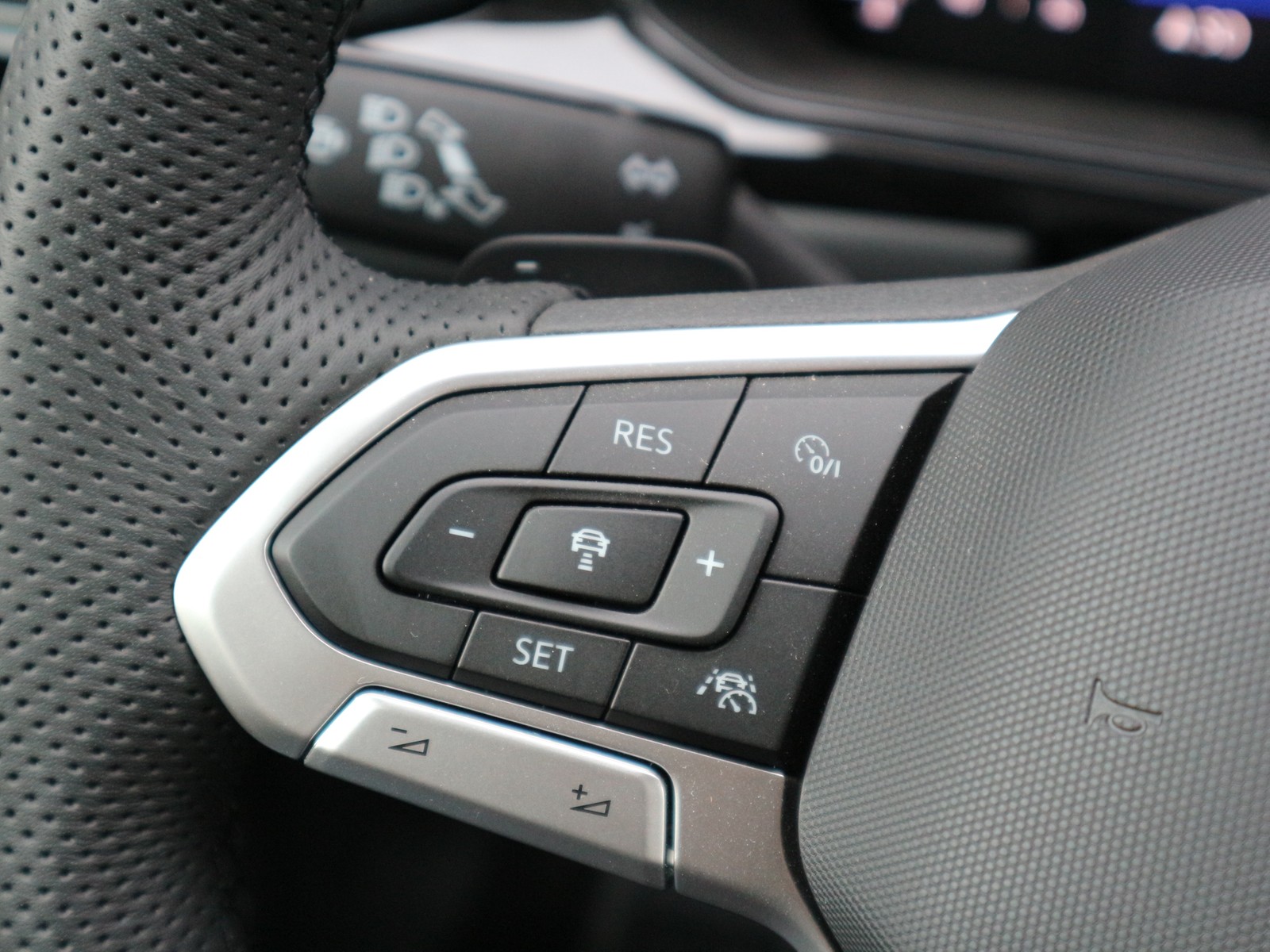 VW - T-Roc Cabrio R-Line +Matrix+Navi+BlackStyle+PaAs_6