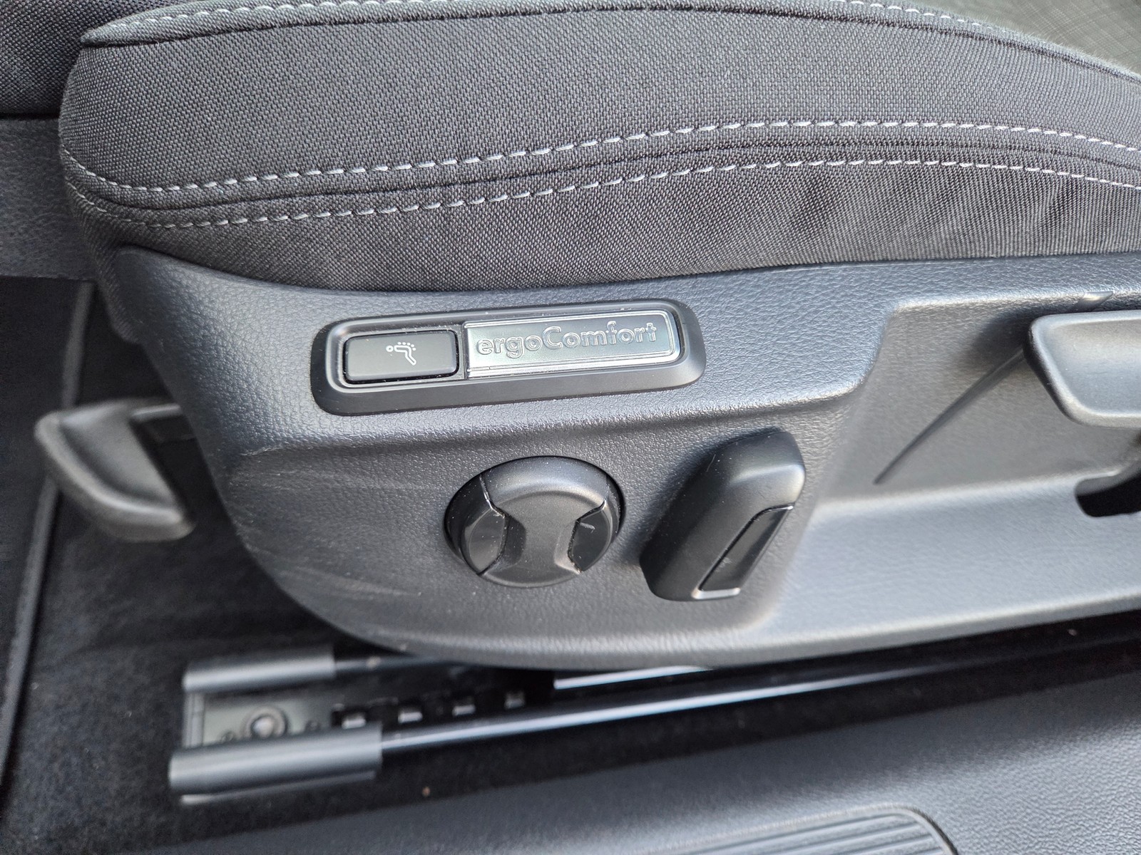 VW - Passat Variant 2.0 TDI Business /MATRIX/PANO/MOD22/IQDRIVE_18