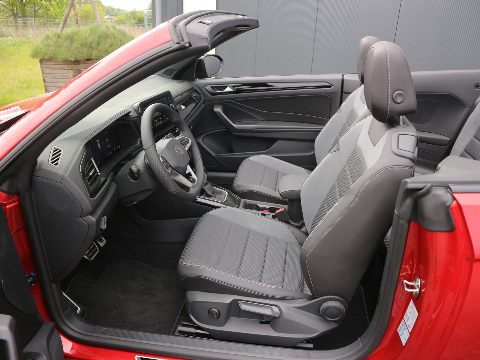 VW - T-Roc Cabrio R-Line +Matrix+Navi+BlackStyle+PaAs_18