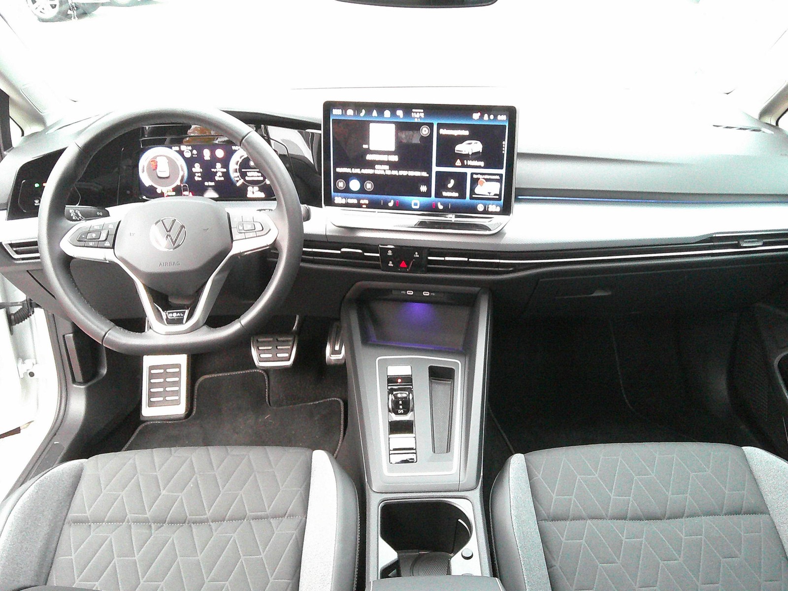 VW - Golf VIII 1,5 eTSI Goal LED_6