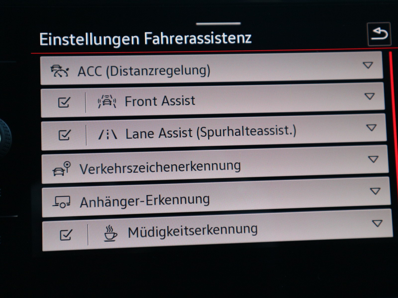 VW - Tiguan 2,0 TDI R-Line Black 4M /Matrix/AHK/KAM_8 VW - Tiguan 2,0 TDI R-Line Black 4M /Matrix/AHK/KAM_8