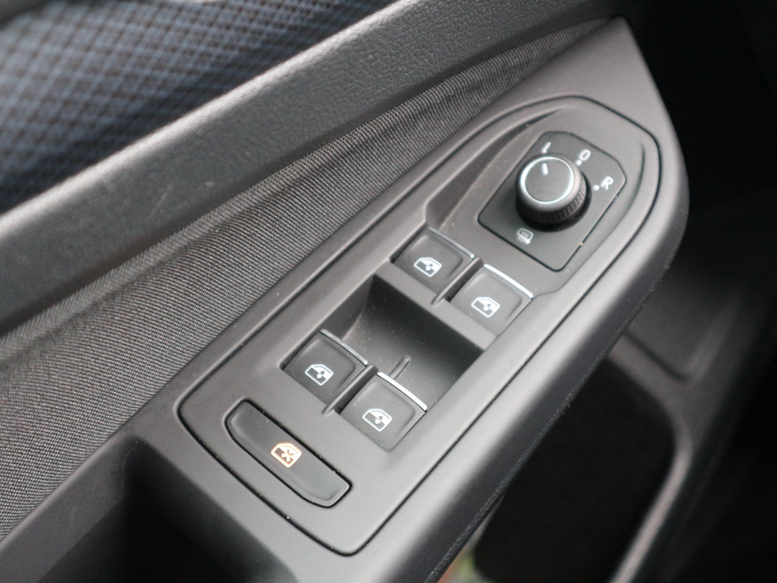 VW - Golf VIII 1,0 eTSI United LED Navi Lane Assist_14 VW - Golf VIII 1,0 eTSI United LED Navi Lane Assist_14