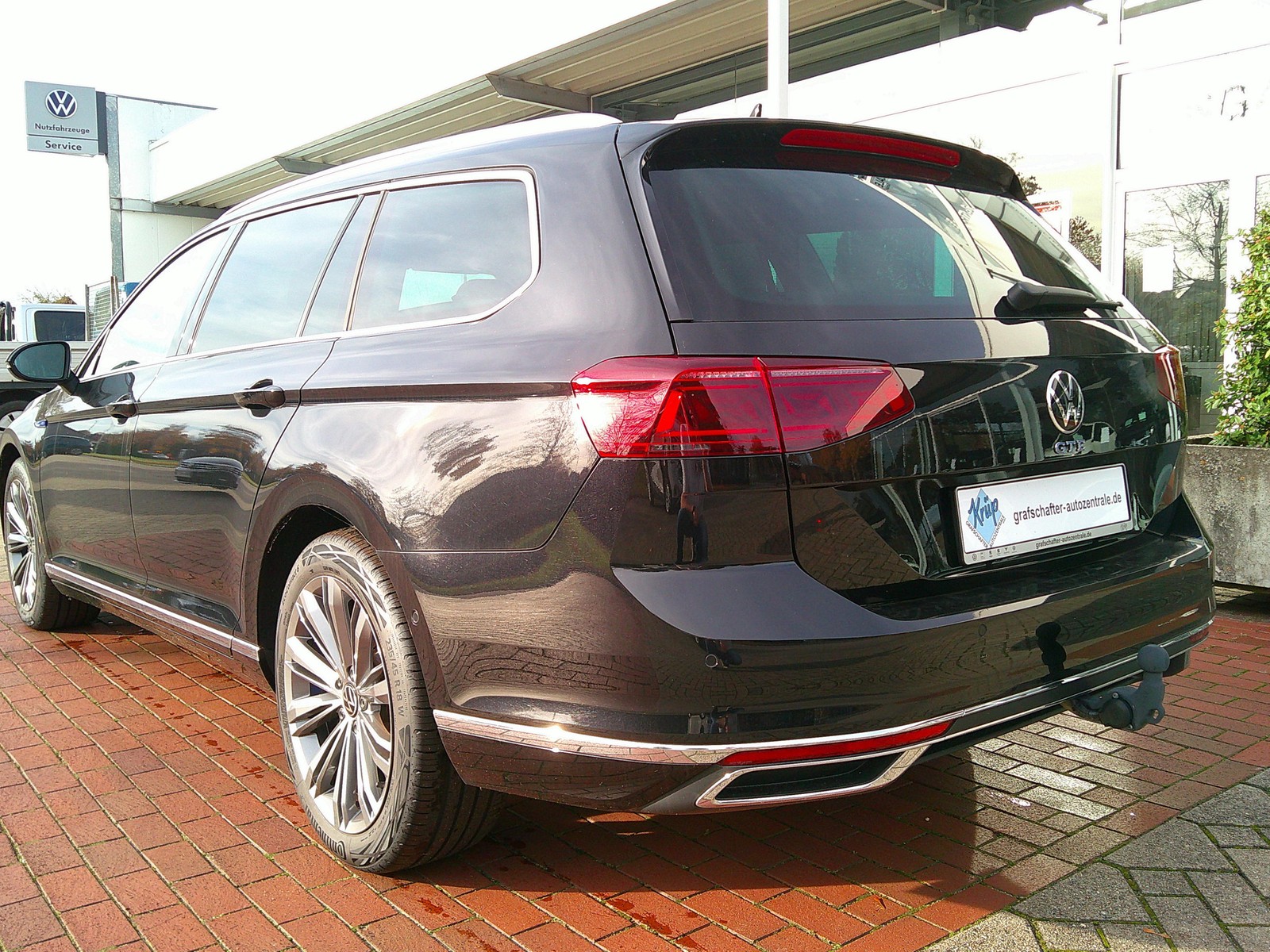 VW - Passat Variant GTE Matrix Navi AHK_13