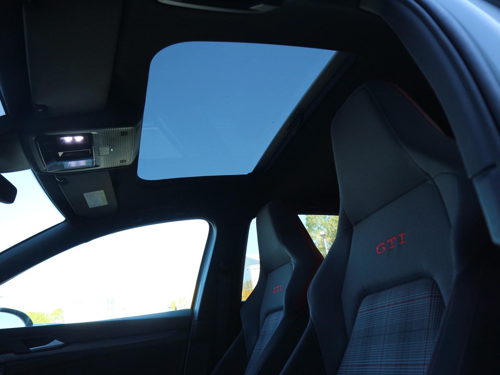 VW - Golf VIII 2,0 TSI GTI +Navi+Pano+HuD+Kamera+LED+_2