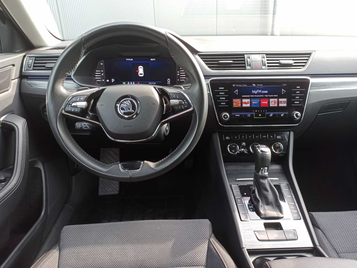 Skoda - Superb Combi 2,0 TDI Style LED Navi VC_18