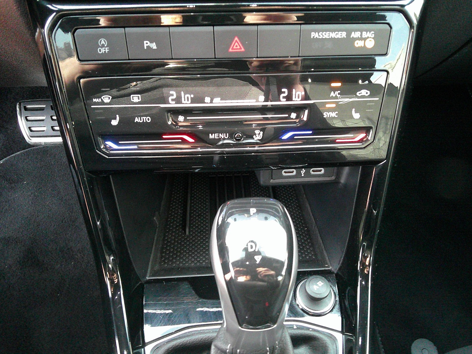 VW - T-Cross 1.5 TSI DSG R-Line KAMERA+ACC+MA-LED+AHK_4