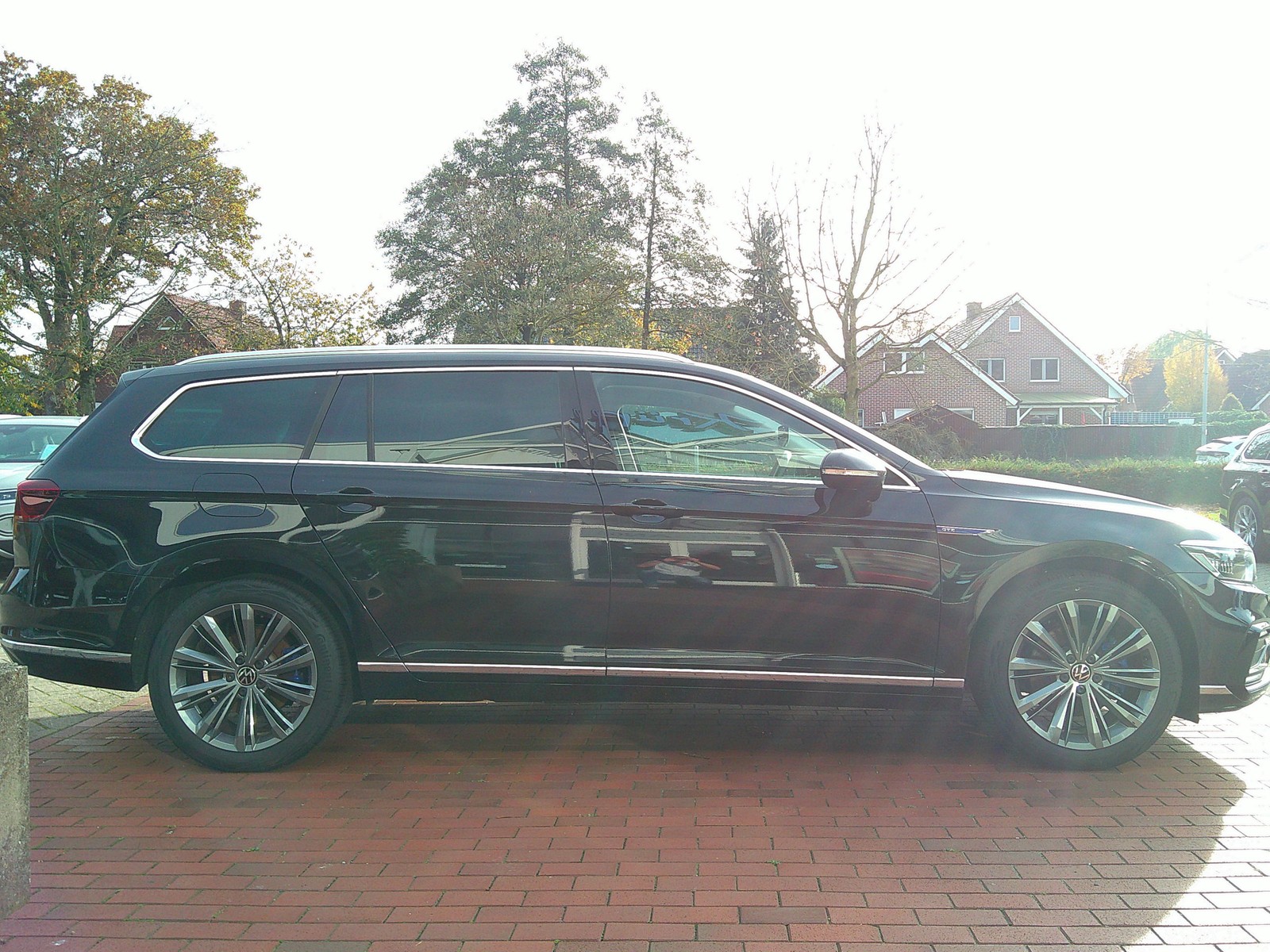 VW - Passat Variant GTE Matrix Navi AHK_16