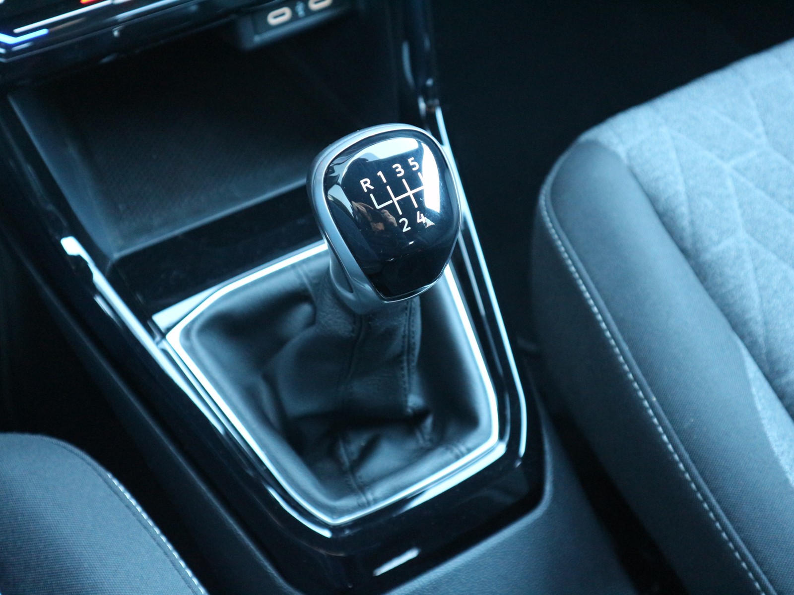 VW - T-Cross 1,0 TSI Move +AHK+LED+Navi+LaneAssist_10