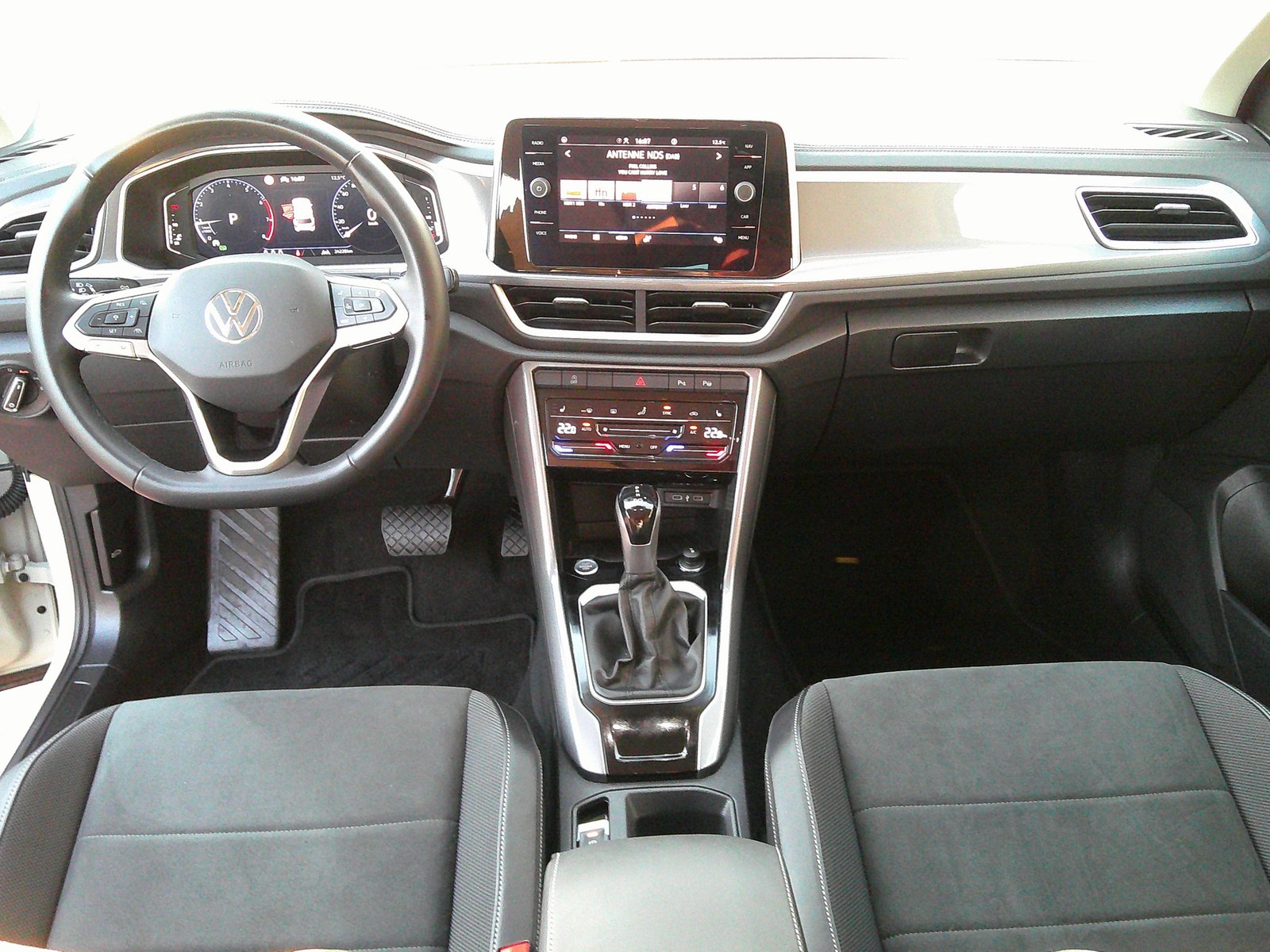 VW - T-Roc 1,5 TSI Style DSG, Kamera, keyless_6