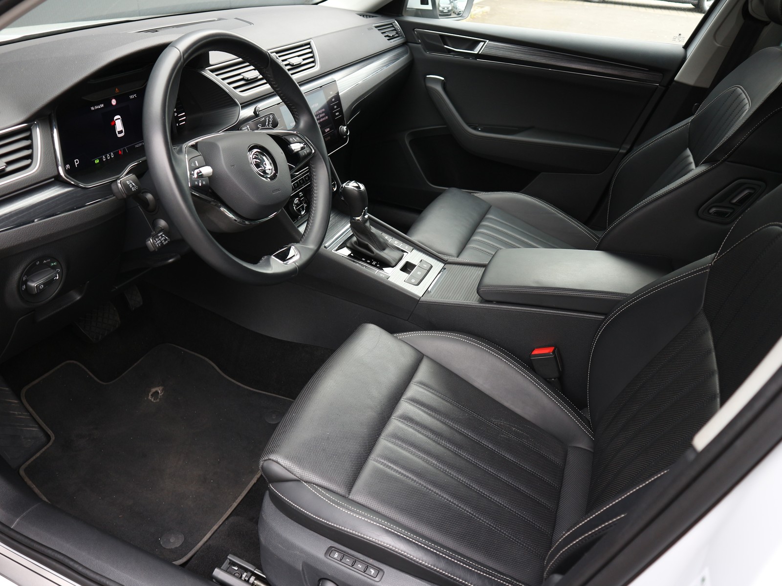 Skoda - Superb Combi 2.0 TDI DSG Premium Edition /AHK/LEDER/MASSAGE_28