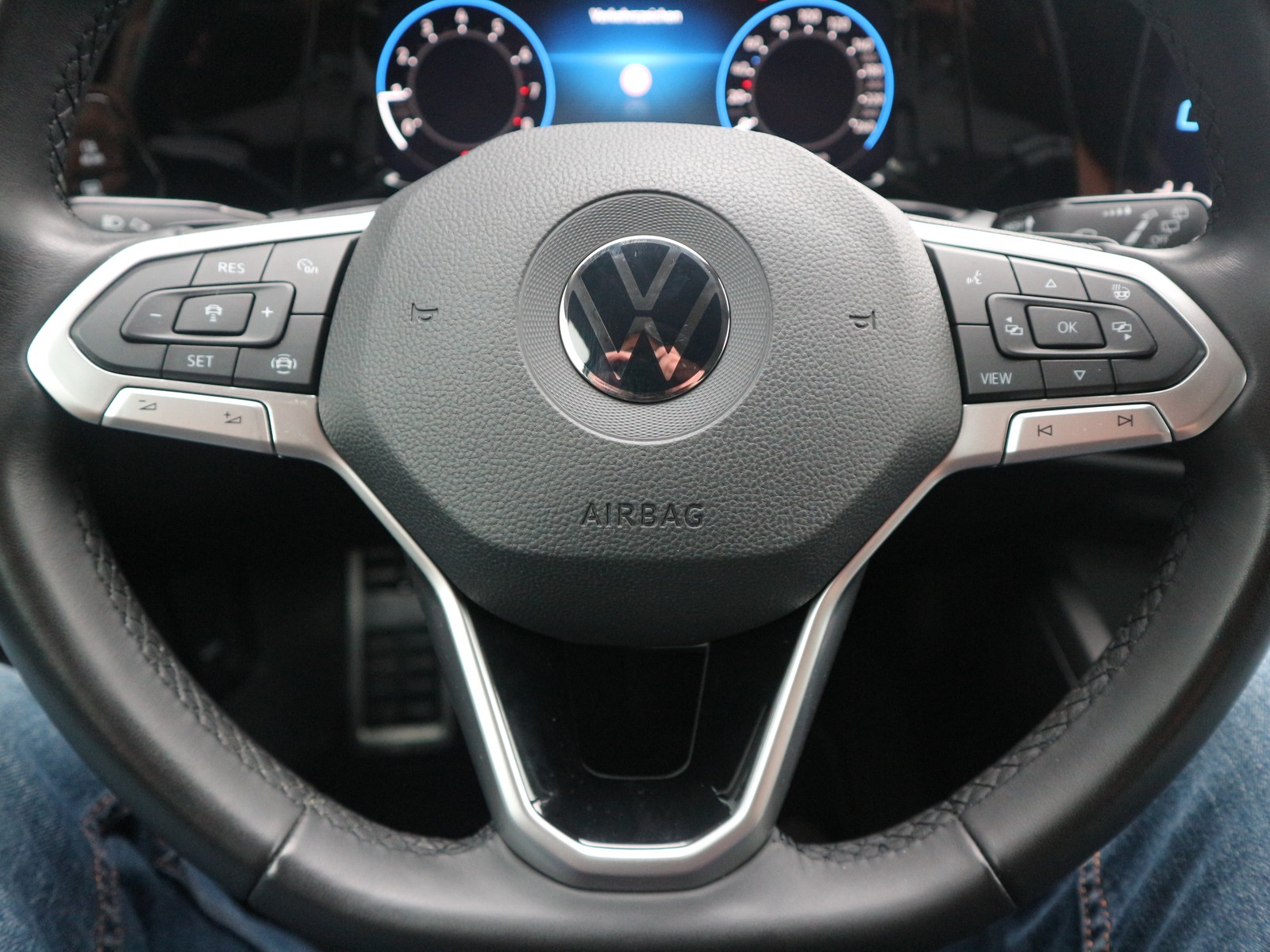 VW - Golf VIII 1,0 eTSI United LED Navi Lane Assist_3