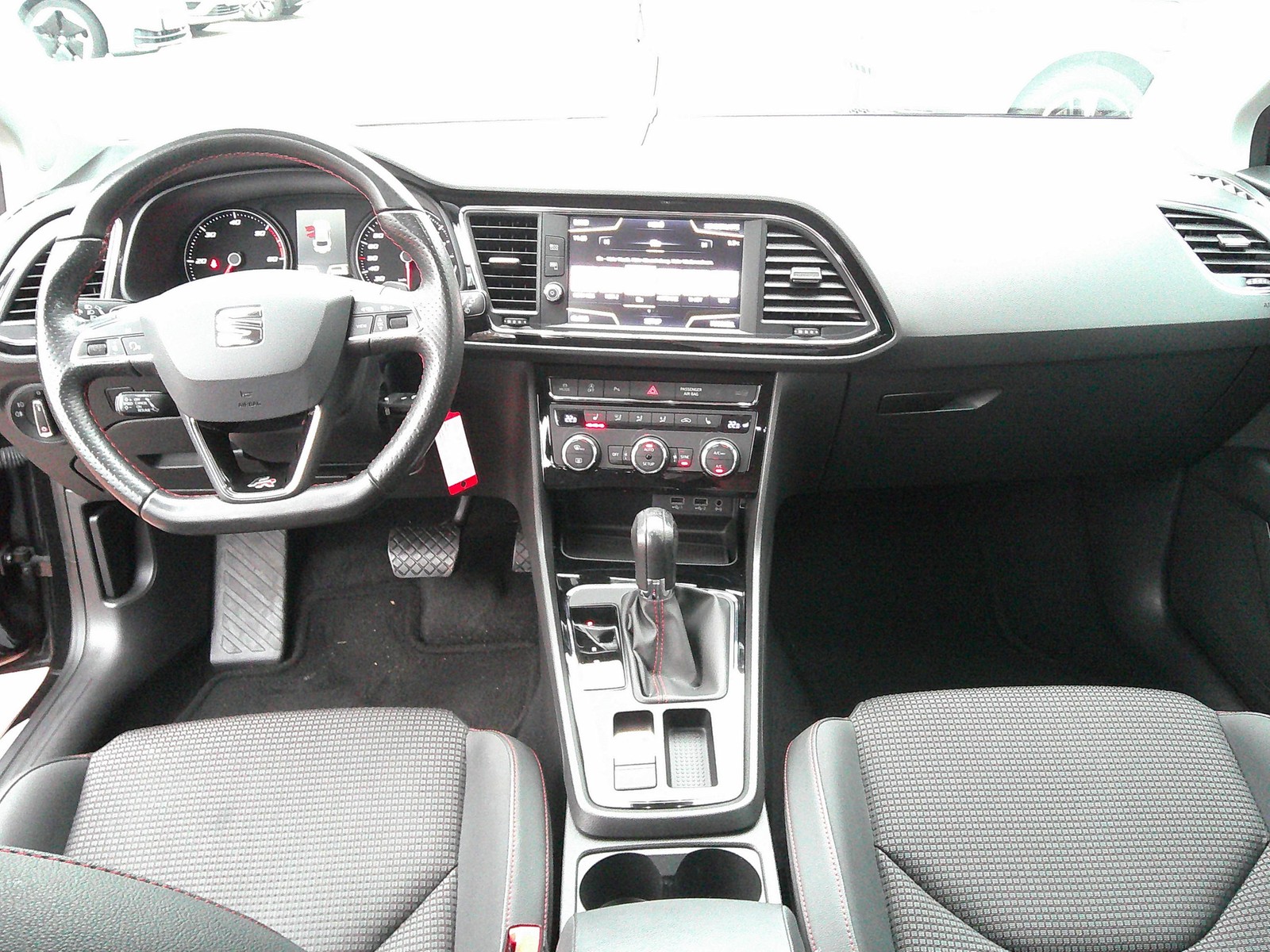 Seat - Leon ST 2.0 TDI DSG FR Tempomat+Klimaauto+Si-Hzg_6